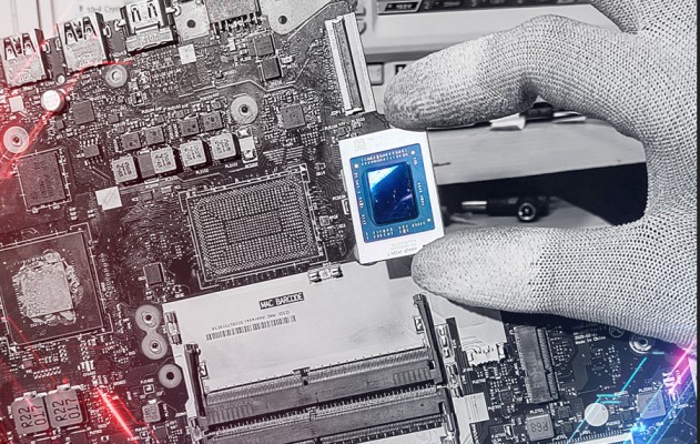 Technician of Guru Computers for repairing laptop img-4